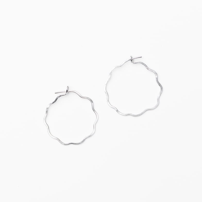 PETITES BOUCLES D’OREILLES FLEUR ARGENT SEASON PAPER X GALATÉE PESTRE