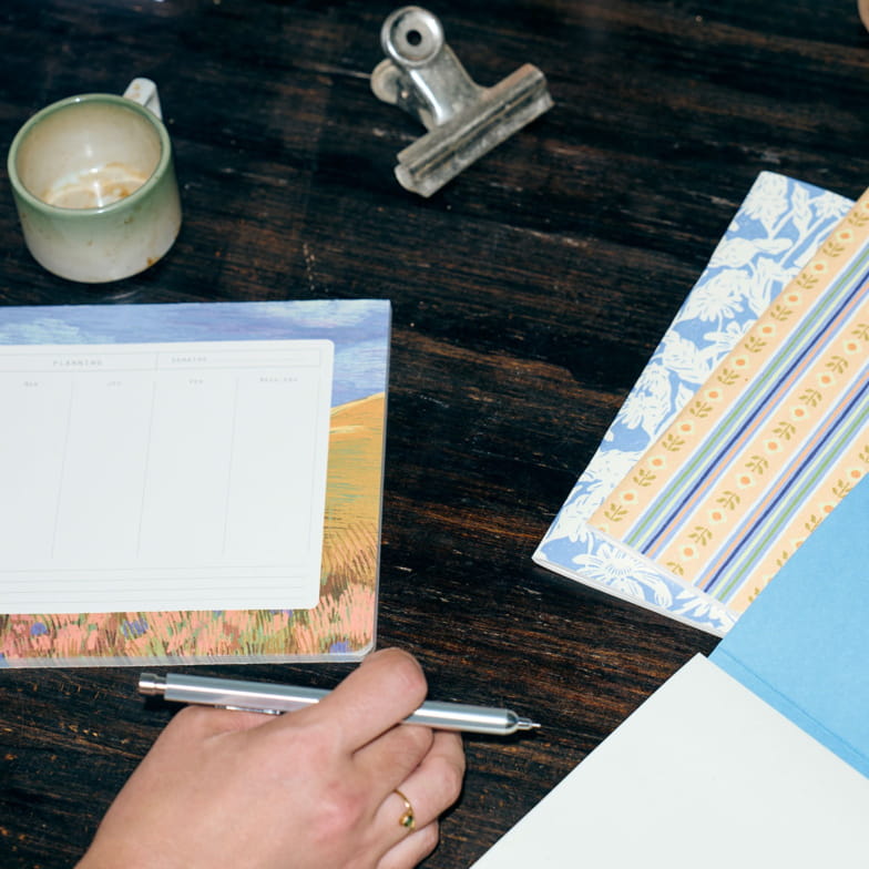 Là-bas weekly deskpads